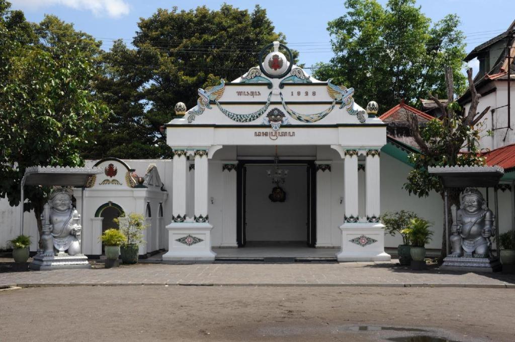 Oyo 91686 Triple S Hotel Malioboro Yogyakarta Eksteriør bilde