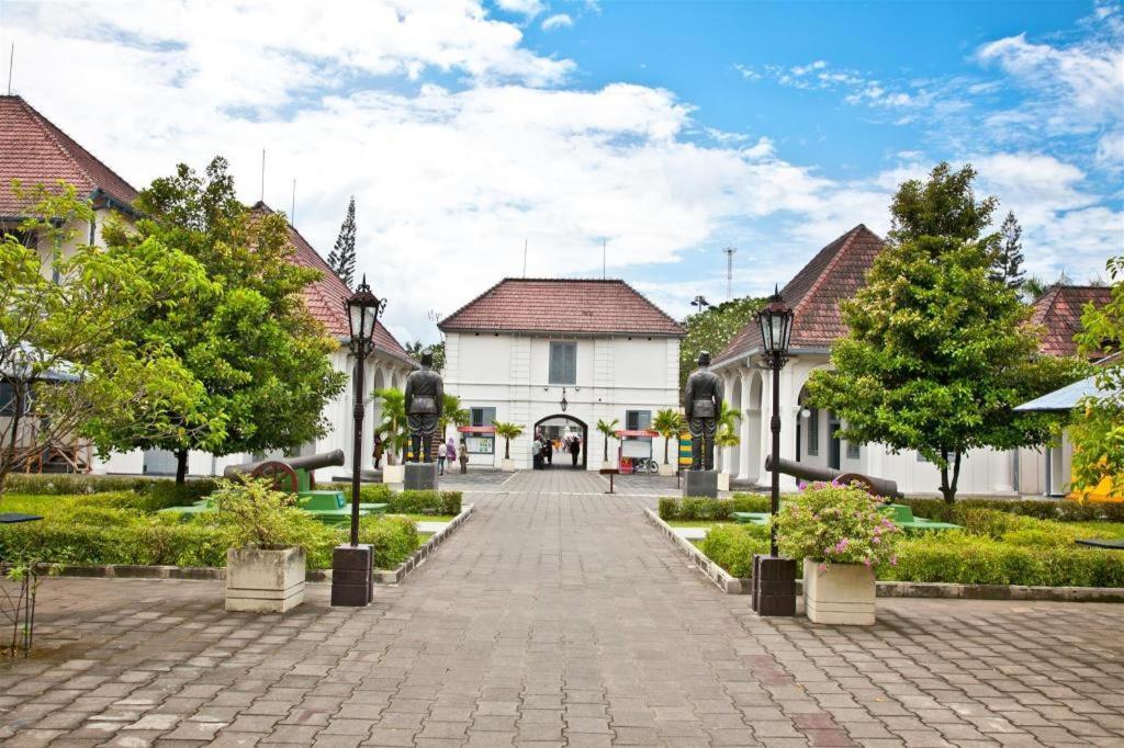 Oyo 91686 Triple S Hotel Malioboro Yogyakarta Eksteriør bilde